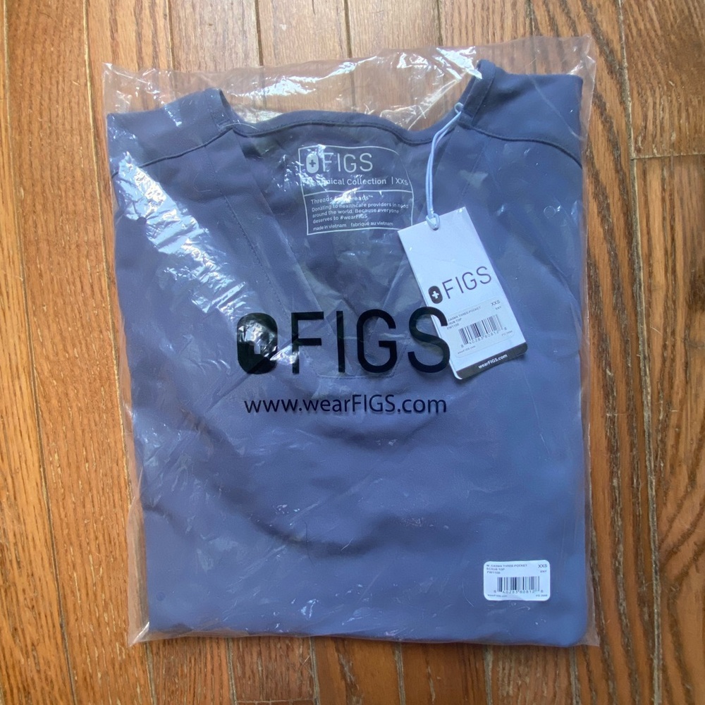 Figs scrub top